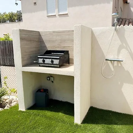 Villa Maisonnette Avec 2 Climatisee En Face De La De Gigaro La Croix-Valmer