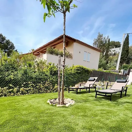 Maisonnette Avec 2 Climatisee En Face De La De Gigaro