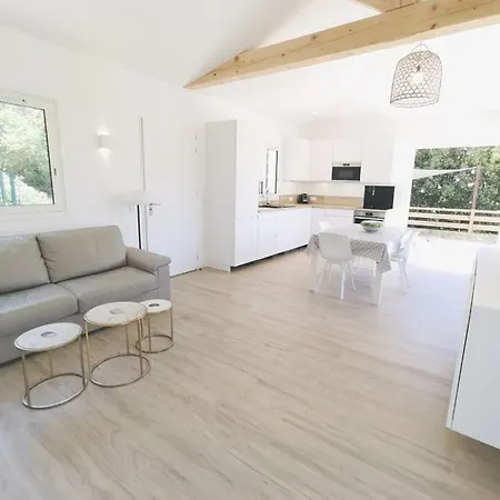Maisonnette Avec 2 Climatisee En Face De La De Gigaro * La Croix-Valmer