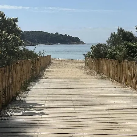 Maisonnette Avec 2 Climatisee En Face De La De Gigaro * La Croix-Valmer