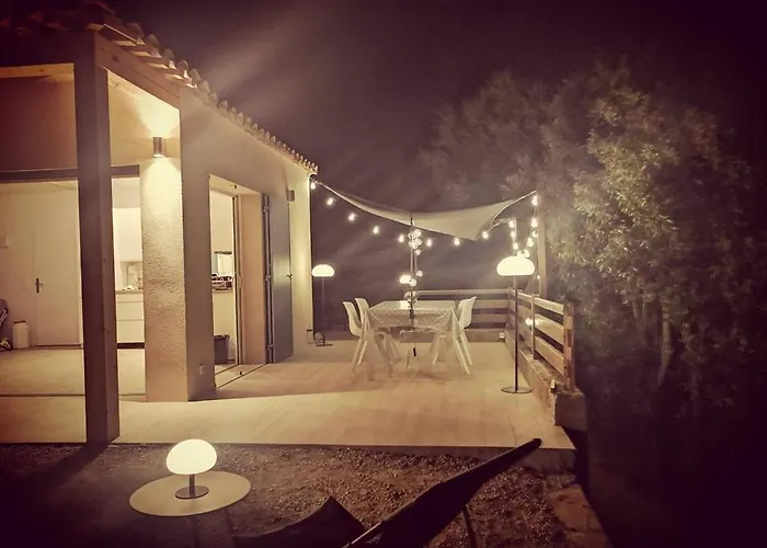 Maisonnette Avec 2 Climatisee En Face De La De Gigaro *