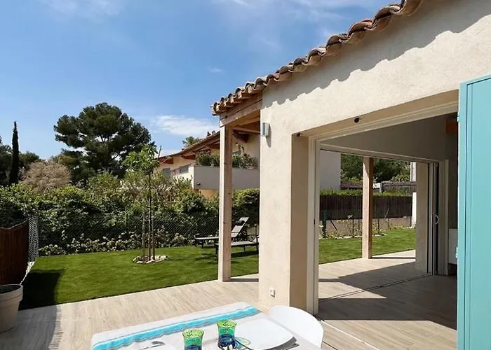 فيلة Maisonnette Avec 2 Climatisee En Face De La De Gigaro *