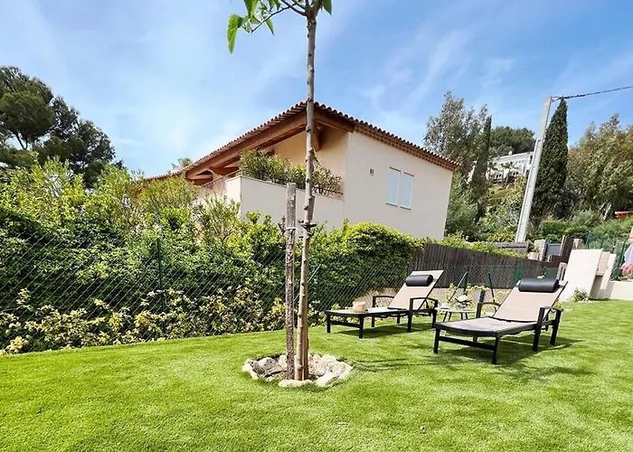 Maisonnette Avec 2 Climatisee En Face De La De Gigaro